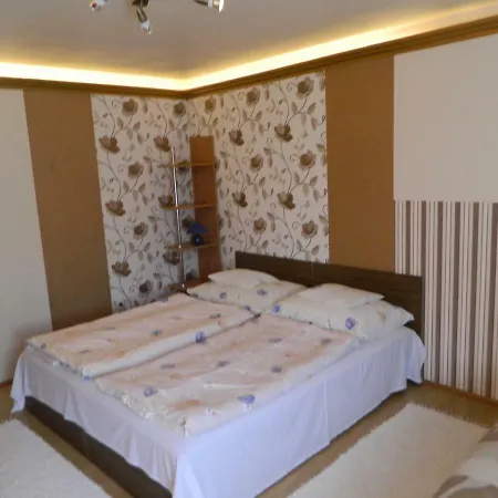 Emoke Haz Apartament *