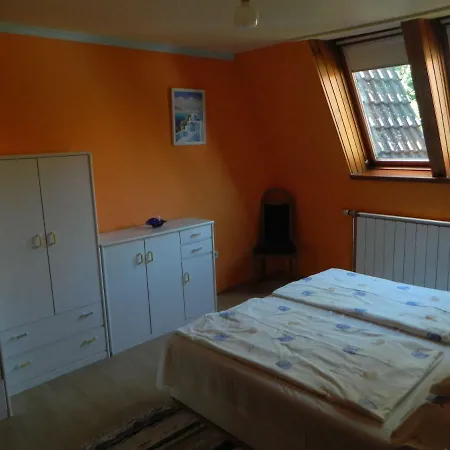 Emoke Haz Apartament *